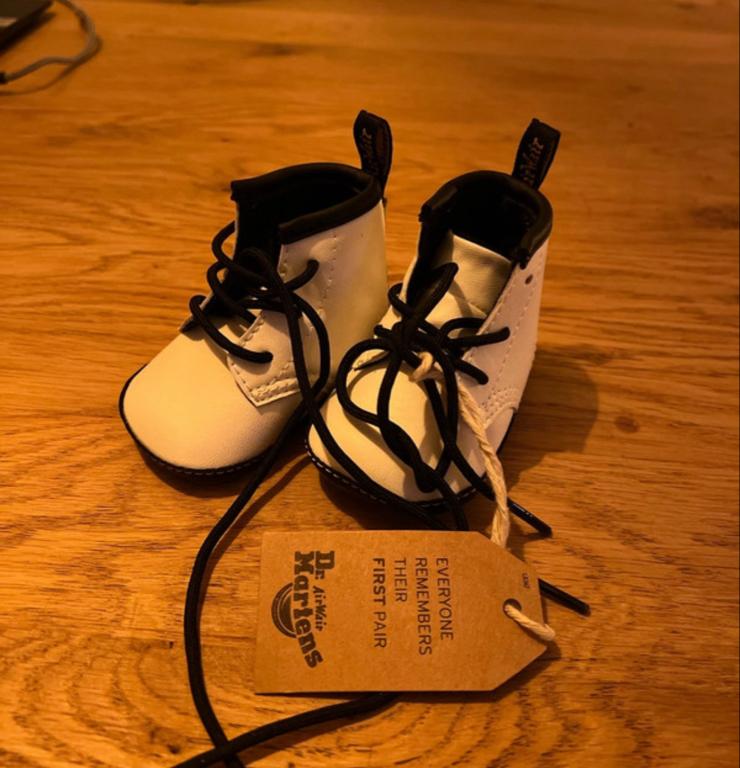Nieuwe Dr. Martens babyschoentjes - Wit, maat 16, Ophalen of Verzenden, Nieuw, Jongetje of Meisje, Laarsjes