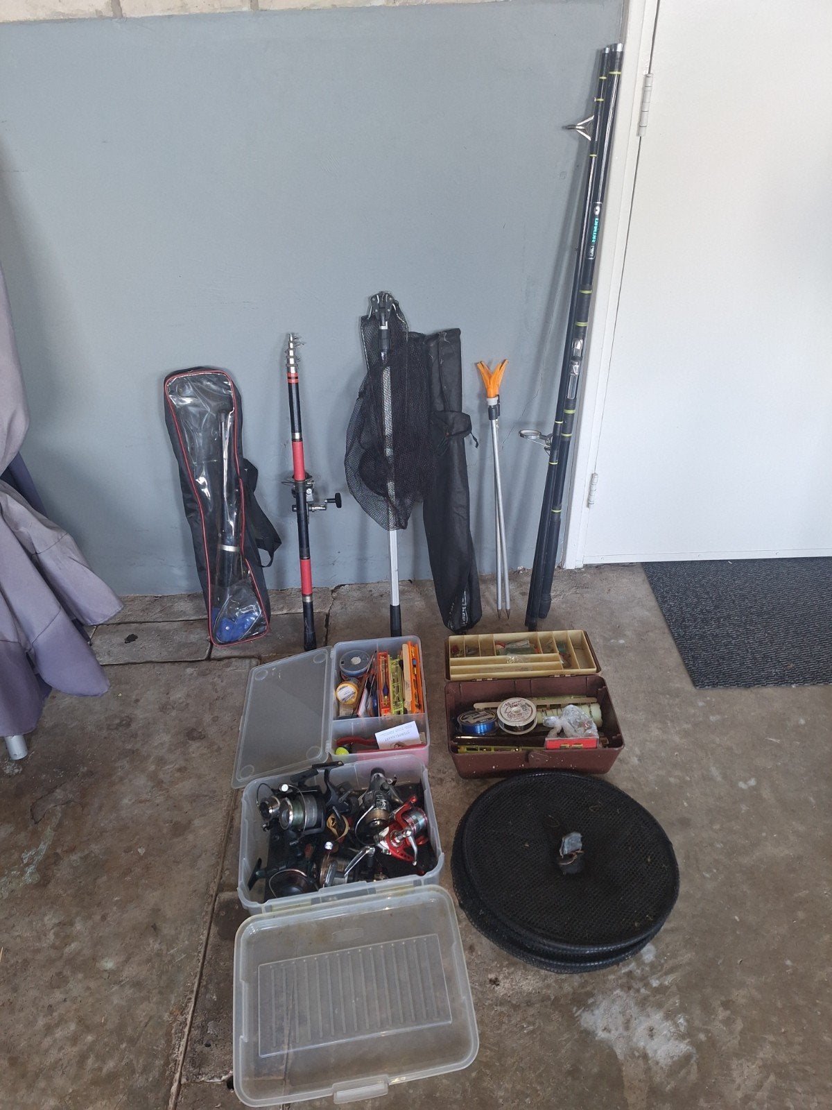 Complete visuitrusting: hengels, molens, net en accessoires, Ophalen, Gebruikt, Complete hengel