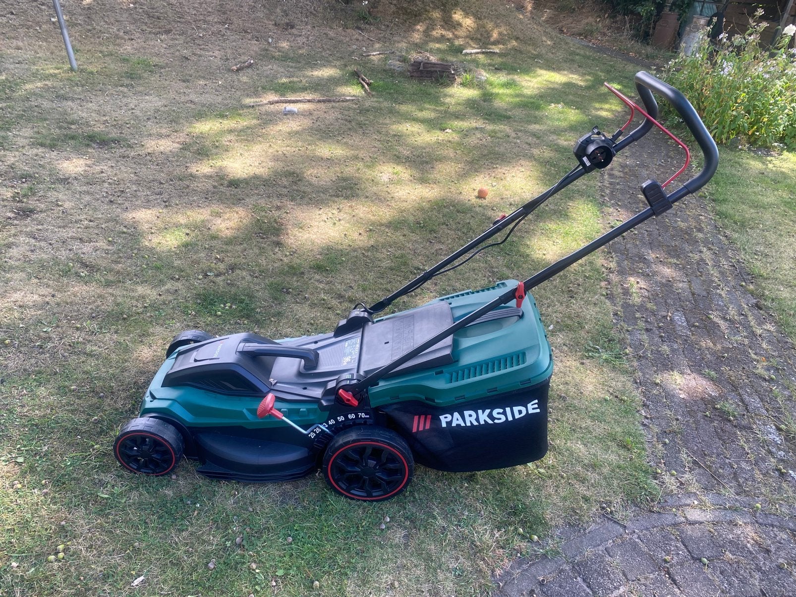 Nieuwe grasmaaier, Tuin en Terras, Grasmaaiers, Ophalen, Zo goed als nieuw