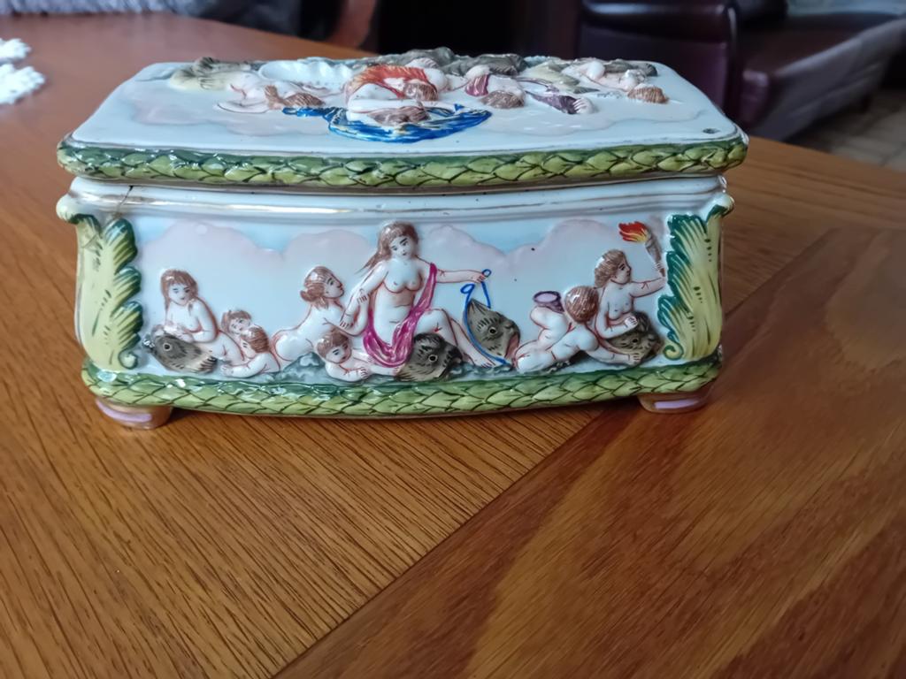ANTIEKE  DEKSEL DOOS CAPODIMONTE SCHADE, Antiek en Kunst, Ophalen of Verzenden