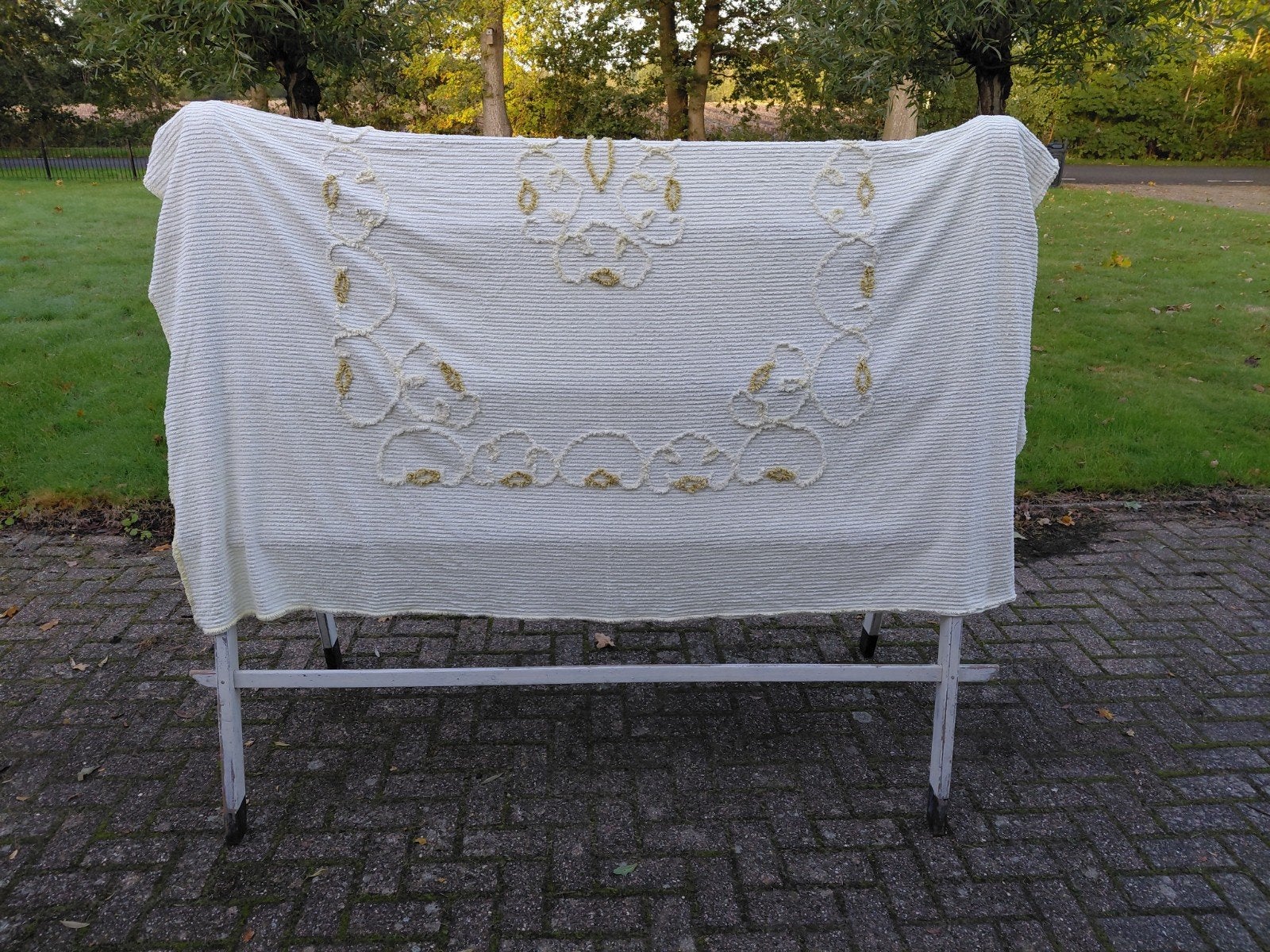 Vintage bedsprei getuft - bloemmotief - jaren 60, Gebruikt, Wit, Katoen, Tweepersoons