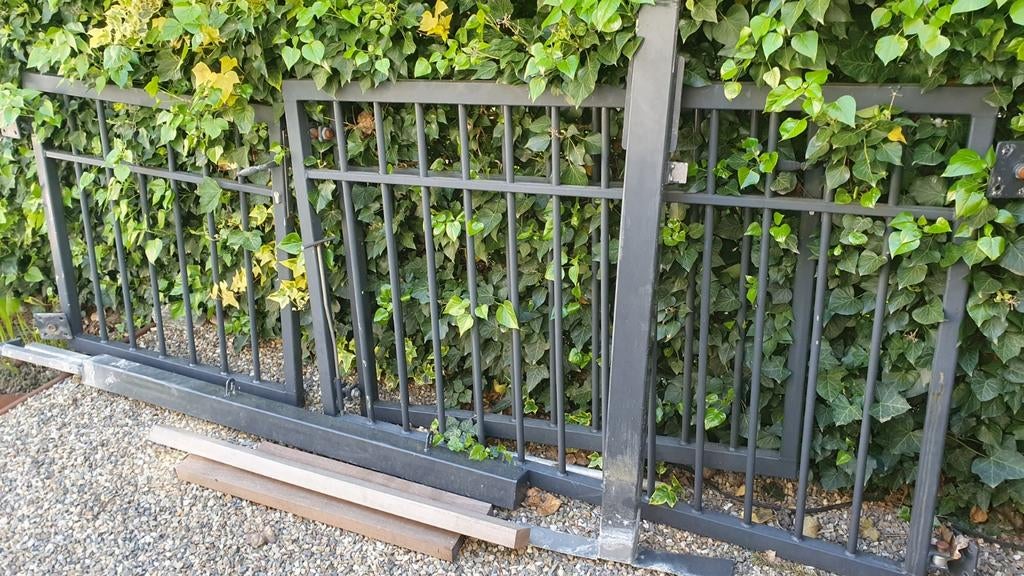 Hek voor oprit ca 4m (schuin oplopend) en tuin hek, Ophalen, Gebruikt, IJzer