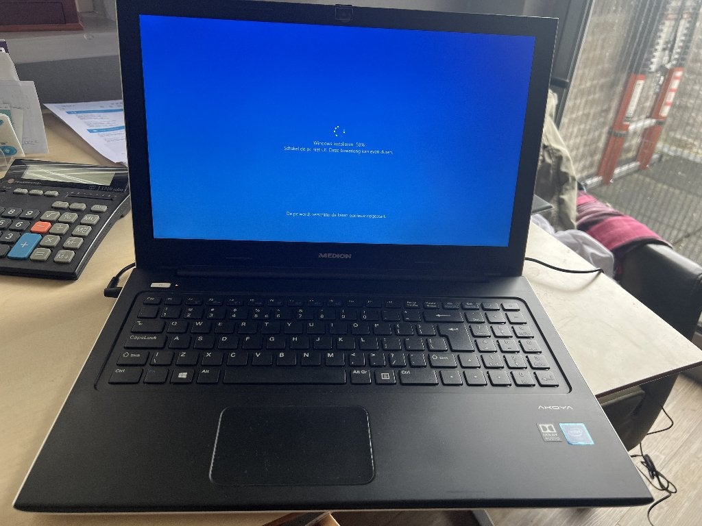 Medion Nootbook, Computers en Software, Windows Laptops, Gebruikt, 15 inch, HDD, SSD, Minder dan 2 Ghz, 4 GB, Qwerty, Ophalen