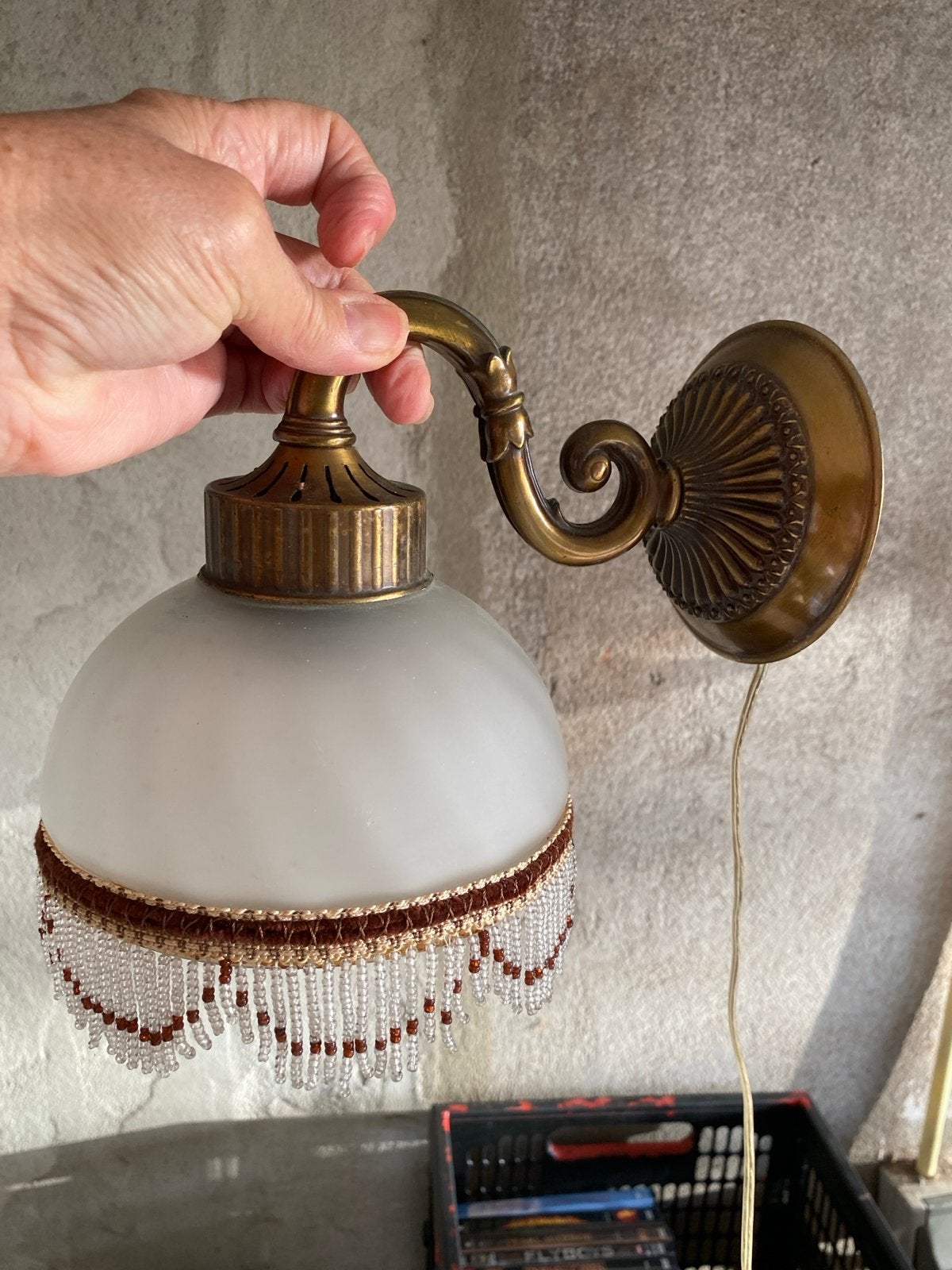 Vintage wandlamp met glazen kap en kralen, Ophalen of Verzenden