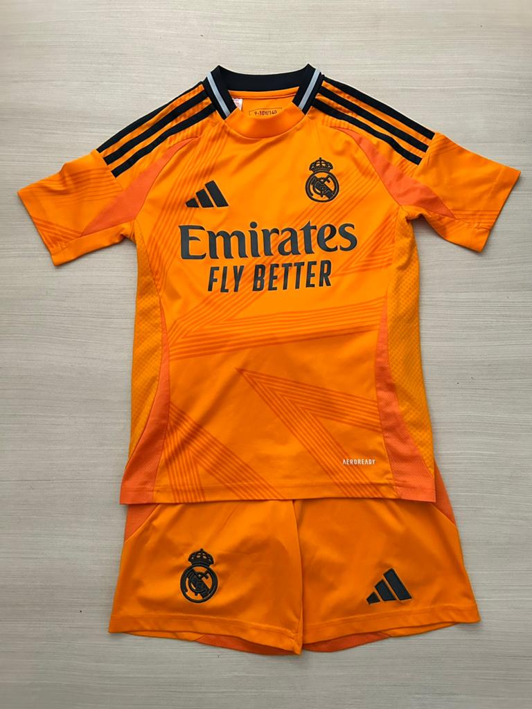 Real Madrid maat 140 zgan, Sport en Fitness, Voetbal, Maat XS of kleiner, Ophalen of Verzenden, Zo goed als nieuw, Shirt