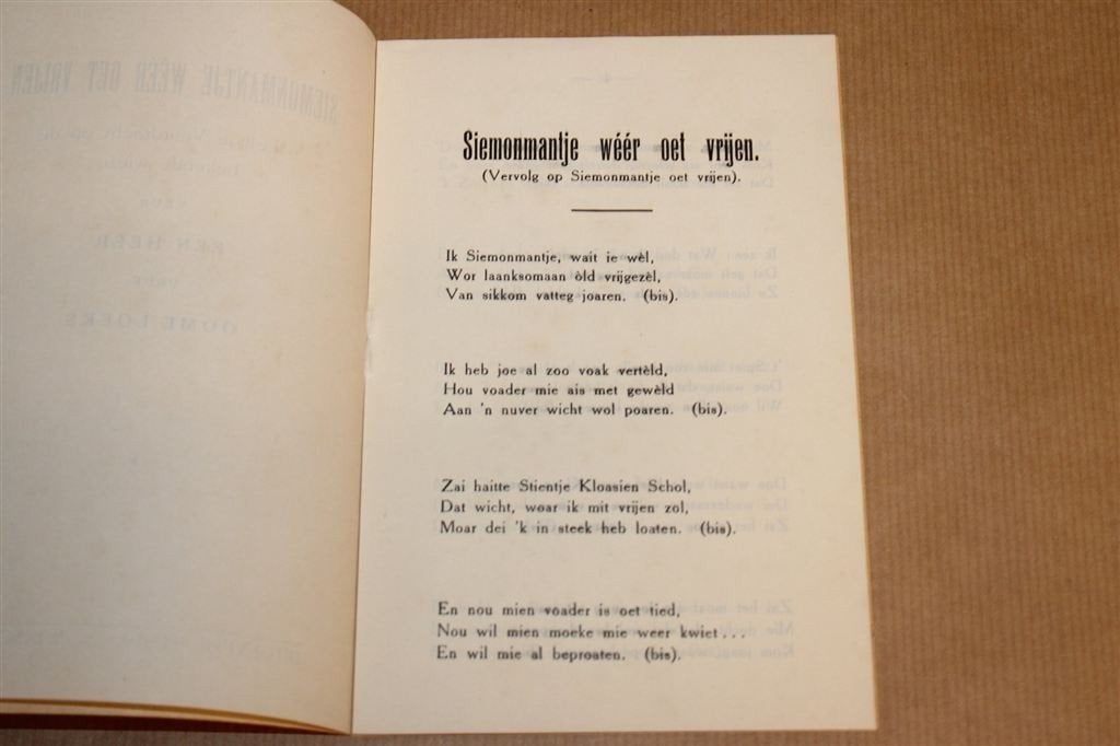 Siemonmantje Wéér Oet Vrijen — Gronings ca. 1943 Zeldzaam, Ophalen of Verzenden, Gelezen