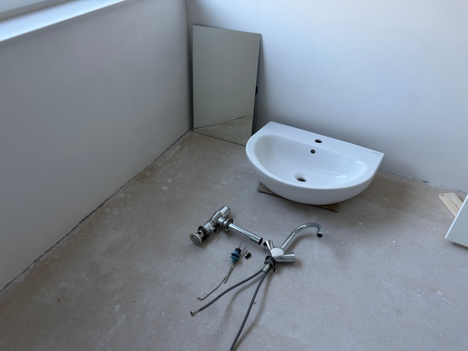 Geberit Wasbak (60x48 cm) + Kraan, Sifon & Spiegel (40x60 cm, Ophalen, Zo goed als nieuw