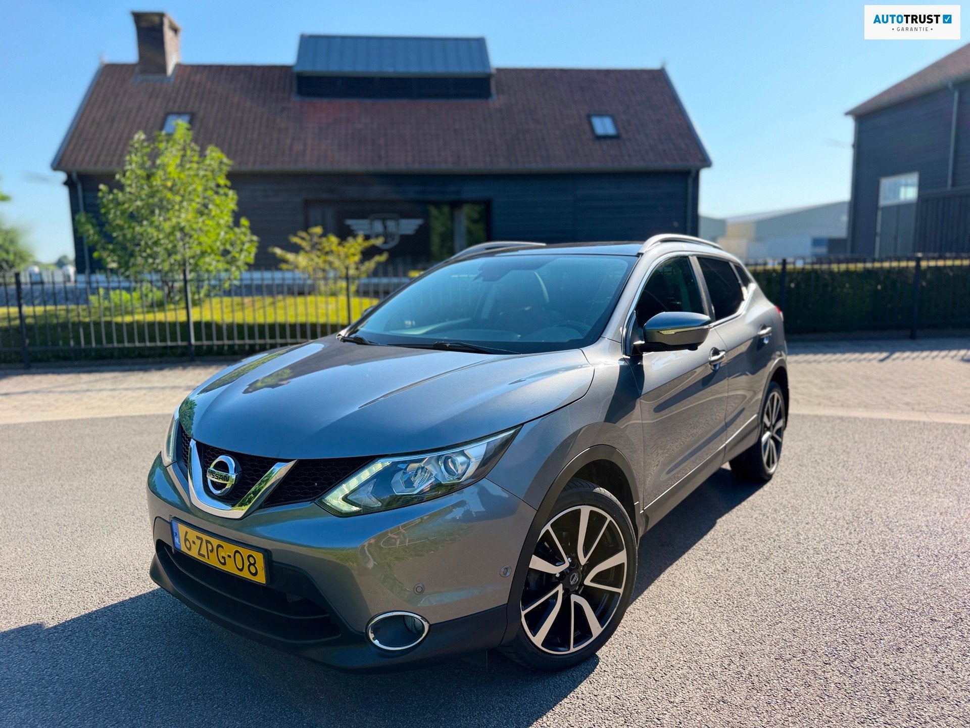 Nissan Qashqai 1.2 Premier Edition PANORAMADAK LEER 360"CAME, Auto's, Gebruikt, Zwart, 4 cilinders, 116 pk
