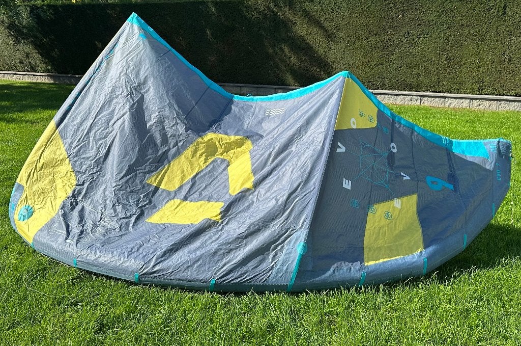 Kitepakket Duotone (2 kites 9 + 13 m2, kiteboard twintip), Gebruikt, Kitesurf-set, Twintip, 9 m²