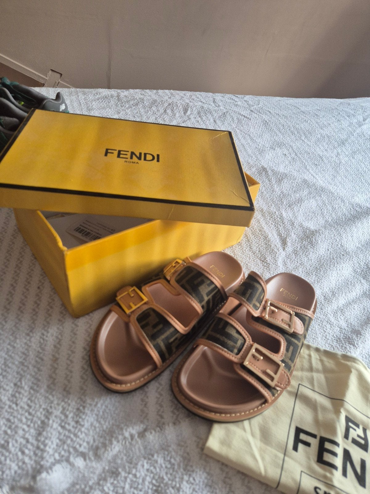 Fendi slipper dames nieuw 40, Ophalen of Verzenden, Nieuw, Meisje, Schoentjes