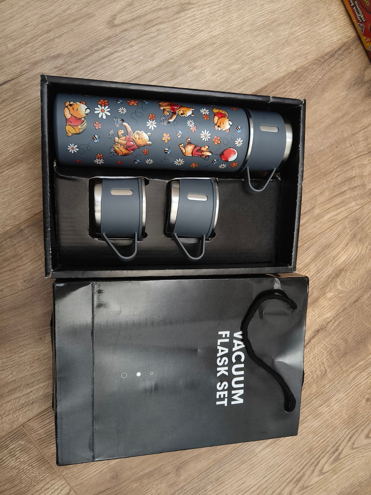 Winnie the pooh thermosfles set, Huis en Inrichting, Ophalen of Verzenden, Overige stijlen, Kop(pen) en/of Schotel(s)
