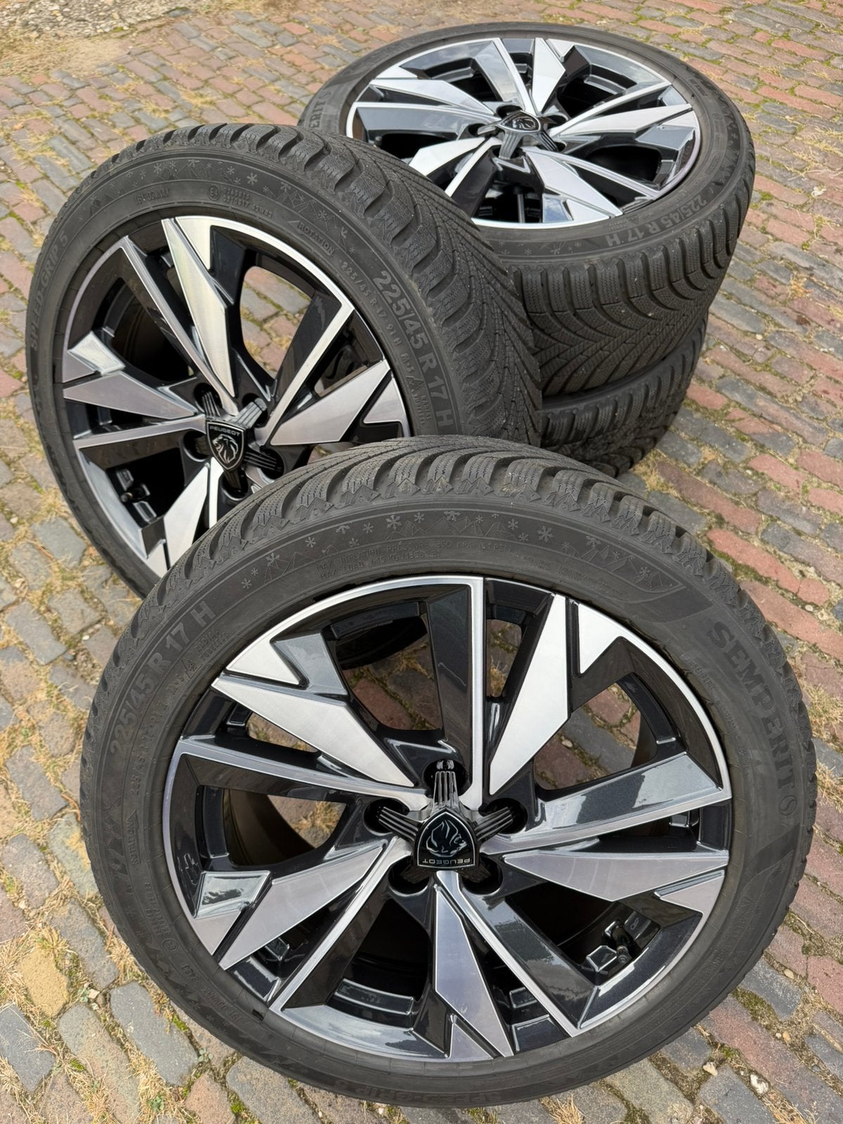 NIEUWE /demo 17” Peugeot 308 velgen + 225/45R17 winterbanden, Banden en Velgen, Nieuw, 17 inch, 225 mm