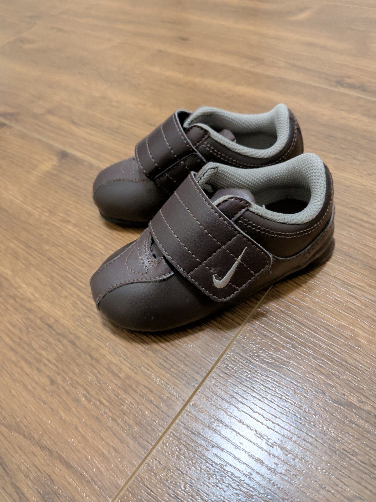 Nike babyschoentjes bruin maat 22, Jongen of Meisje, Schoenen, Ophalen of Verzenden, Zo goed als nieuw