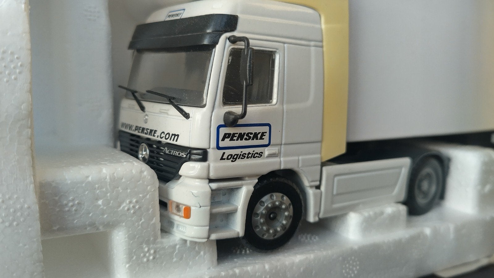 Mercedes Benz Actros Penske 1:50 Joal Cse Pol, Hobby en Vrije tijd, Overige merken, Verzenden, ., Zo goed als nieuw
