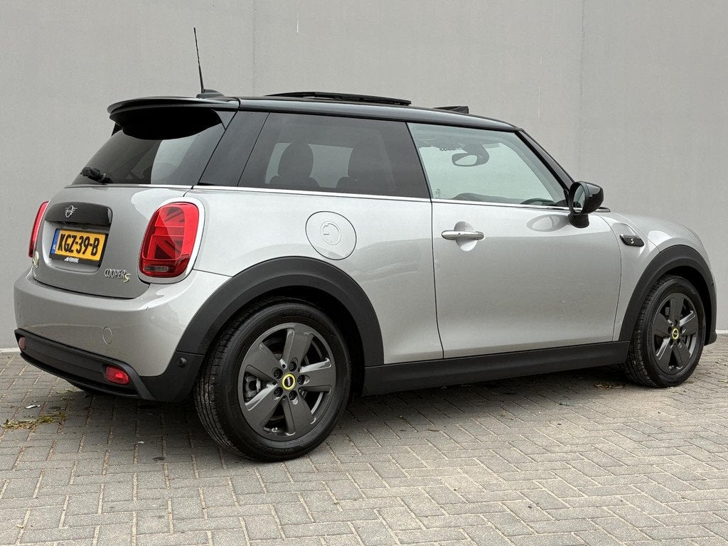MINI Electric Essential 33 kWh / Schuif-/Kanteldak / Achteru, Auto's, Mini, Stof, Gebruikt, 33 kWh, 4 stoelen