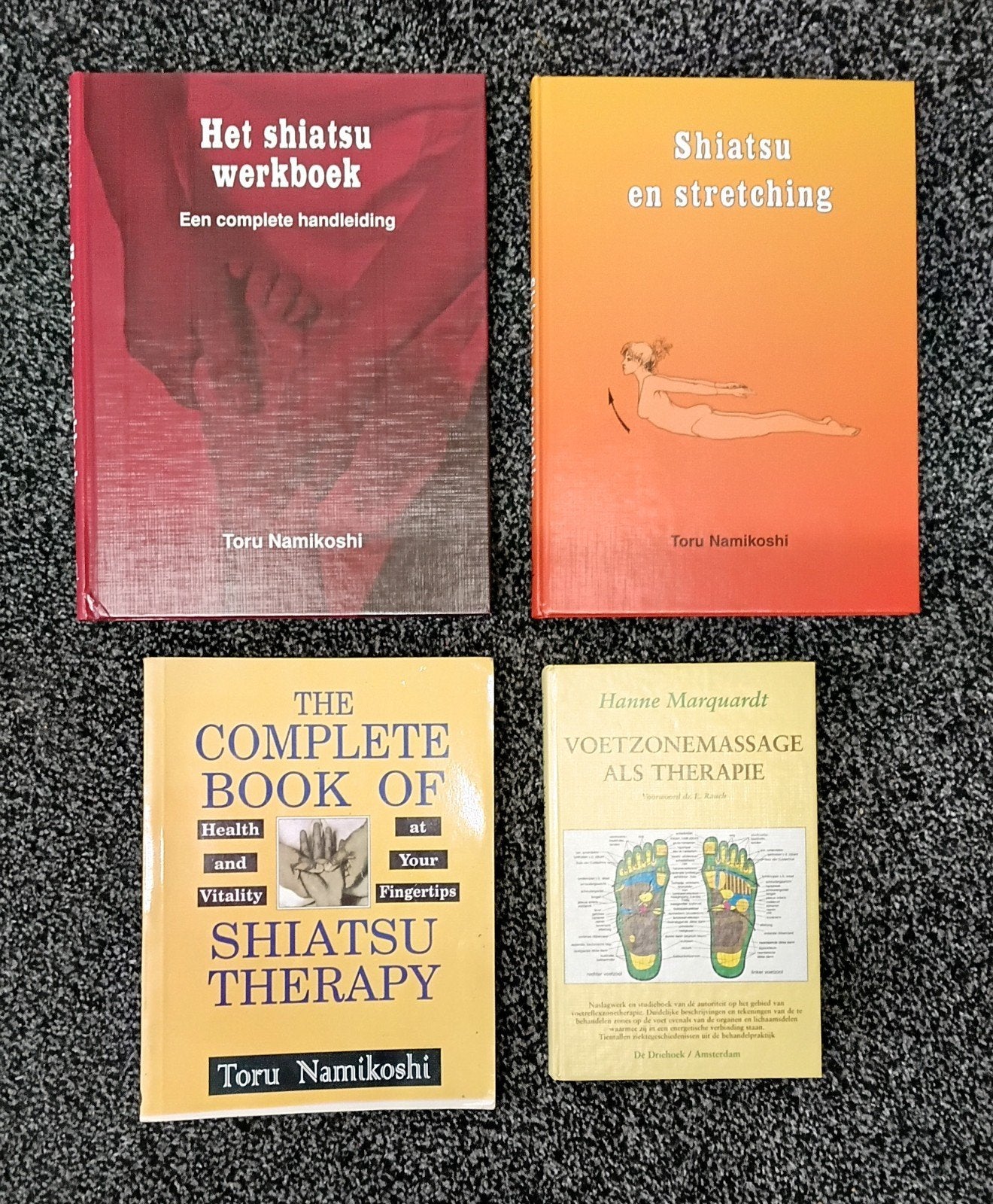 Shiatsu en voetreflex massage boeken, Boeken, Ophalen of Verzenden, Zo goed als nieuw, Gezondheid en Conditie, Toru Namikoshi