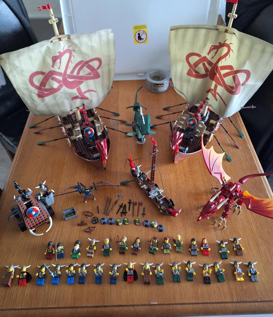 Lego Viking partij (34 figuren, 3 boten, draak, slang, enz), Lego, Compleet, Ophalen of Verzenden, Zo goed als nieuw