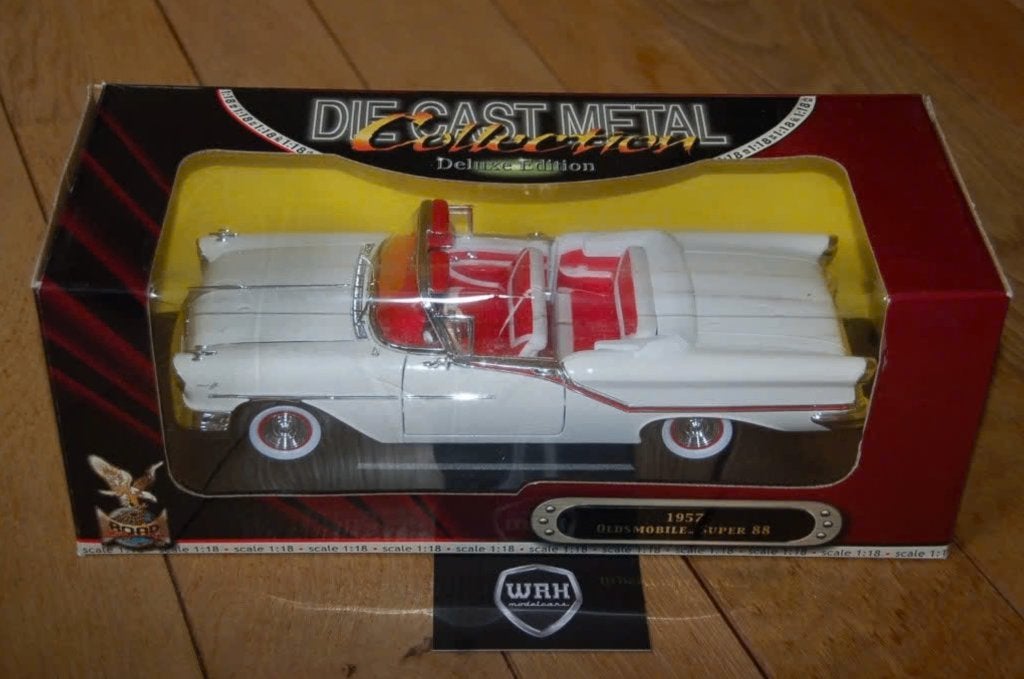 1:18 OLDSMOBILE SUPER 88 white ROAD LEGENDS in box WRH, Verzenden, Zo goed als nieuw, Auto, Overige merken
