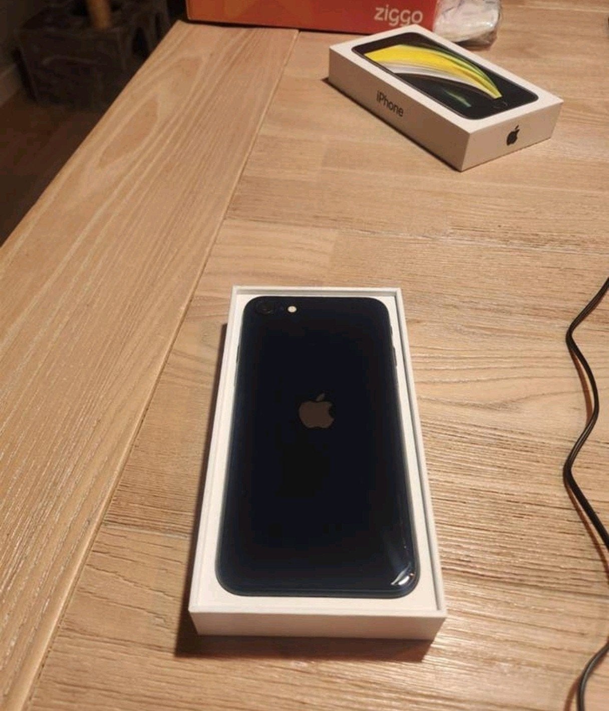 Iphone SE nieuw in doos, Telecommunicatie, Mobiele telefoons | Apple iPhone, Ophalen of Verzenden, Nieuw, Zwart