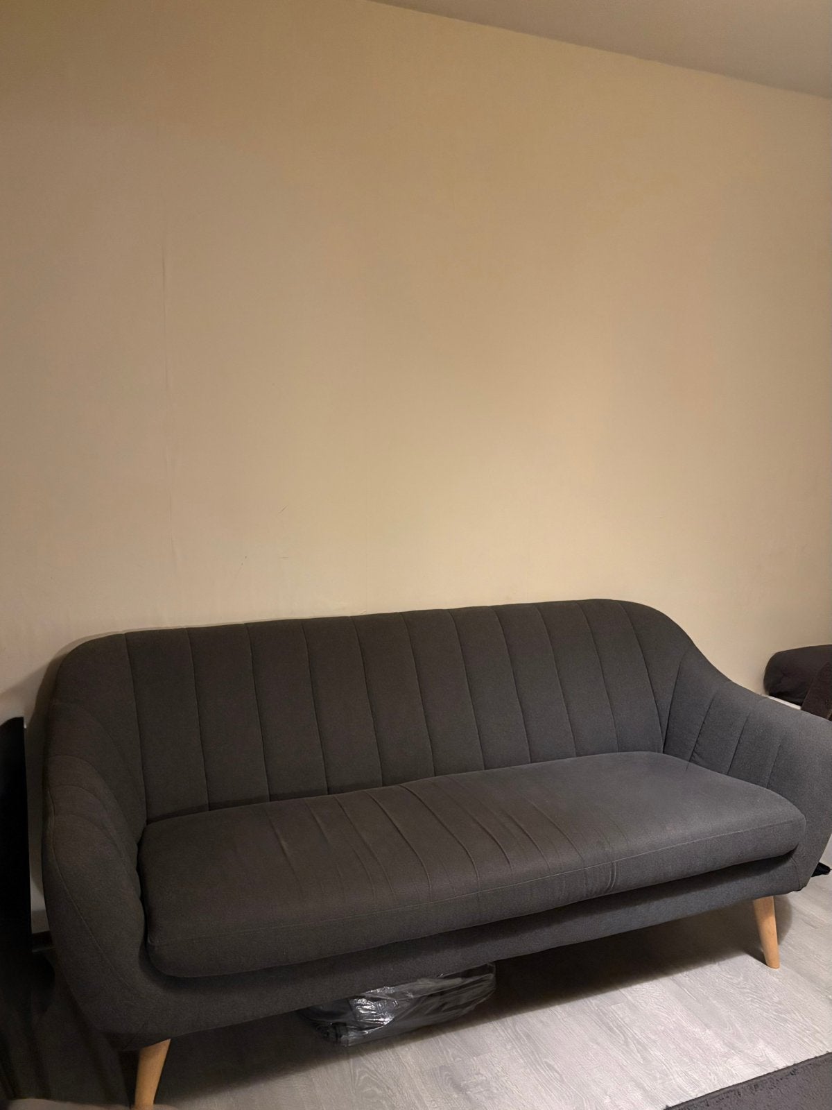 Grijze bank, Huis en Inrichting, Ophalen, Zo goed als nieuw, Tweepersoons