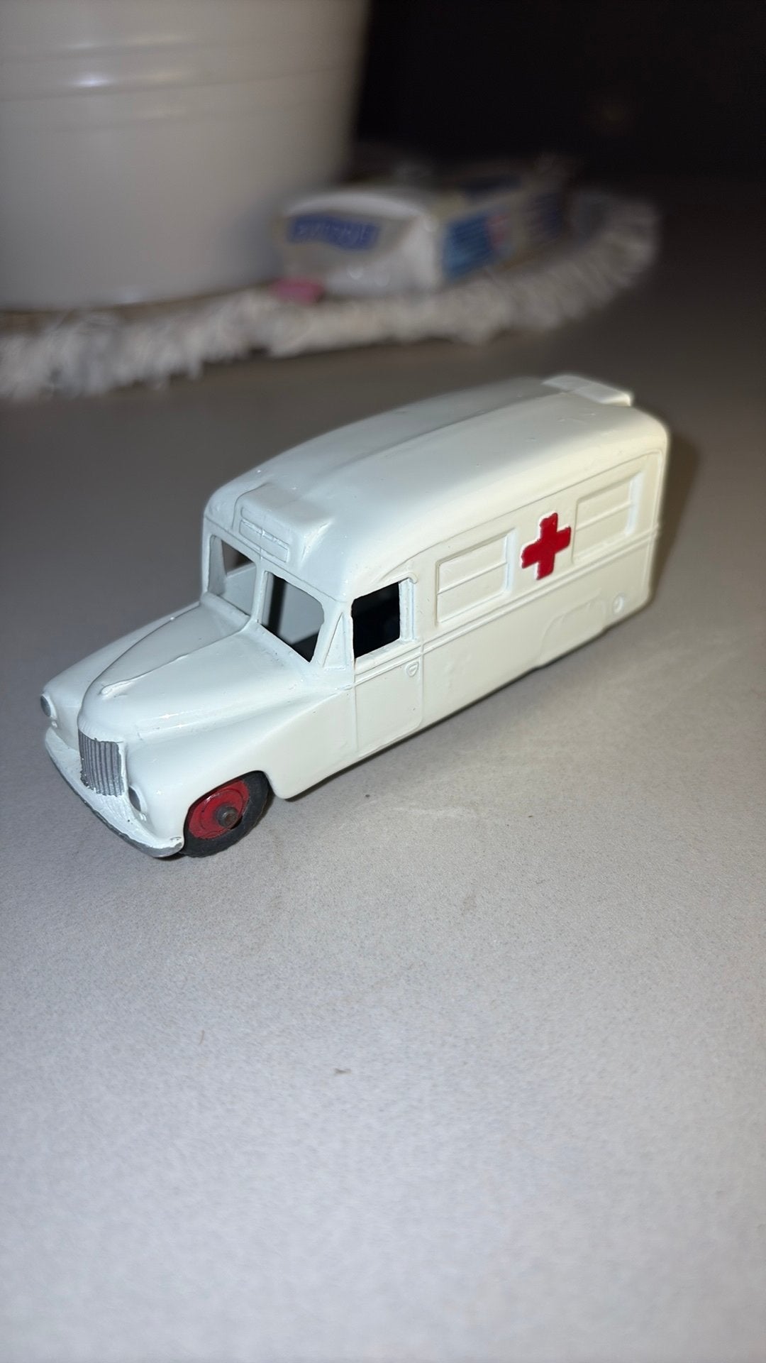 DINKY TOUS AMBULANCE DAIMLER 253, Ophalen of Verzenden, Gebruikt, Auto, Dinky Toys