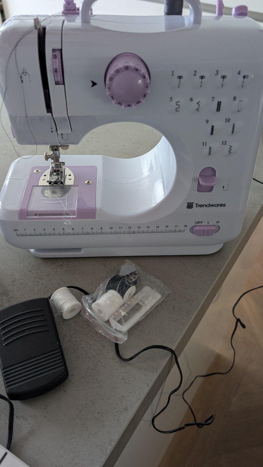 Trendwares TW-01 naaimachine, Hobby en Vrije tijd, Naaimachines en Toebehoren, Ophalen of Verzenden, Zo goed als nieuw, Naaimachine
