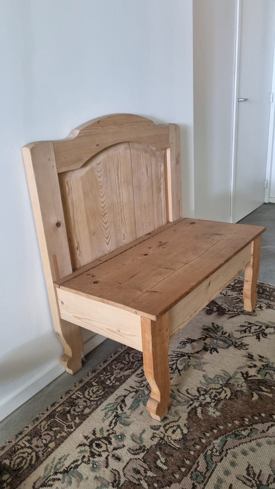 zo goed als nieuw klepbank grenen 92cm breed, Antiek en Kunst, Ophalen