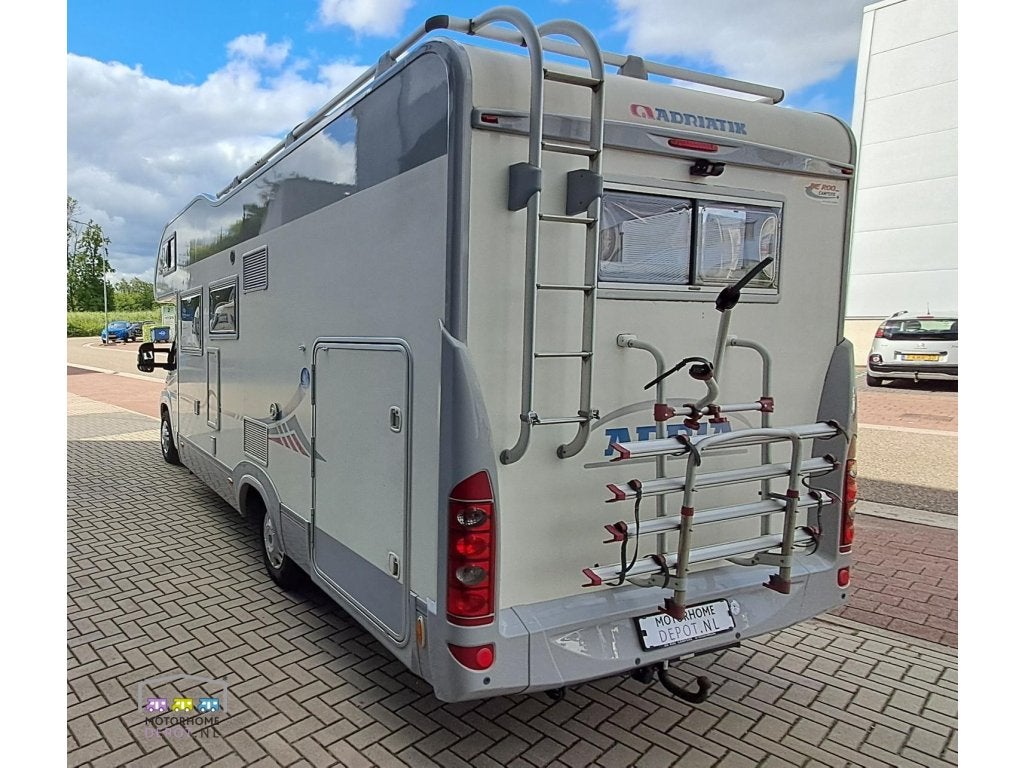 Adria Coral A 660 SP Ruime gezinscamper, Caravans en Kamperen, Campers, Standaard zit, Alkoof, Fiat, Afzuigkap