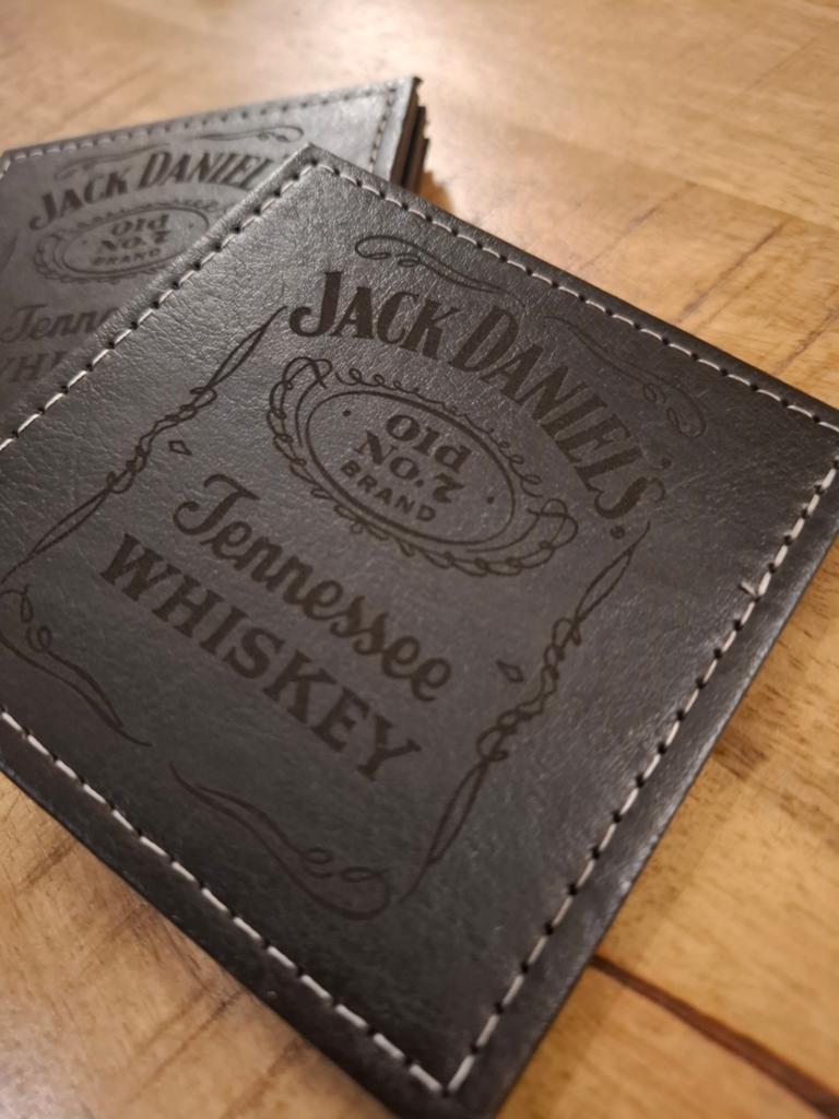 4x Jack Daniel's kunstleder onderzetters zwart, Ophalen of Verzenden, Nieuw, Glas of Kopje