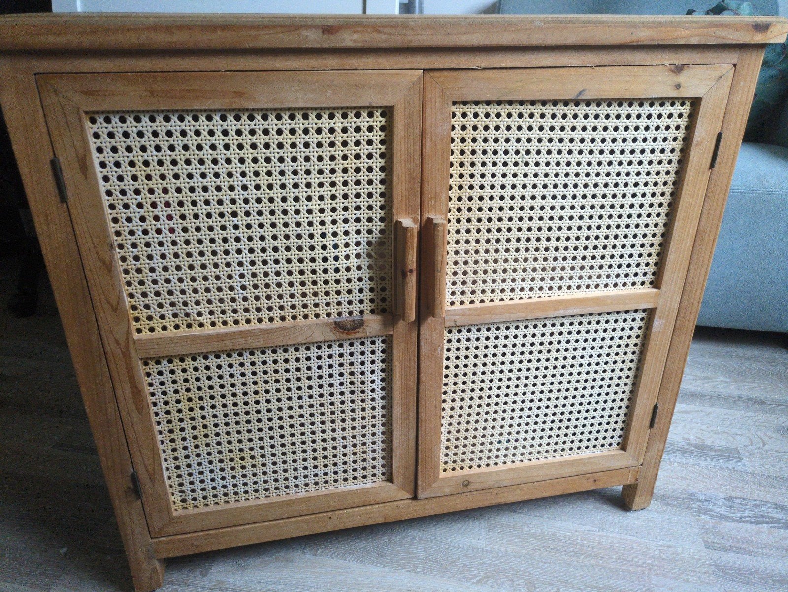 Houten kastje met rotan deuren (80x39x72 cm)m), Ophalen of Verzenden, Gebruikt