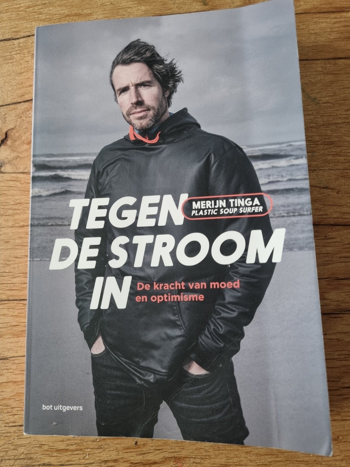 Tegen de Stroom In - Merijn Tinga (Plastic Soup Surfer), Ophalen of Verzenden, Zo goed als nieuw, Merijn Tinga