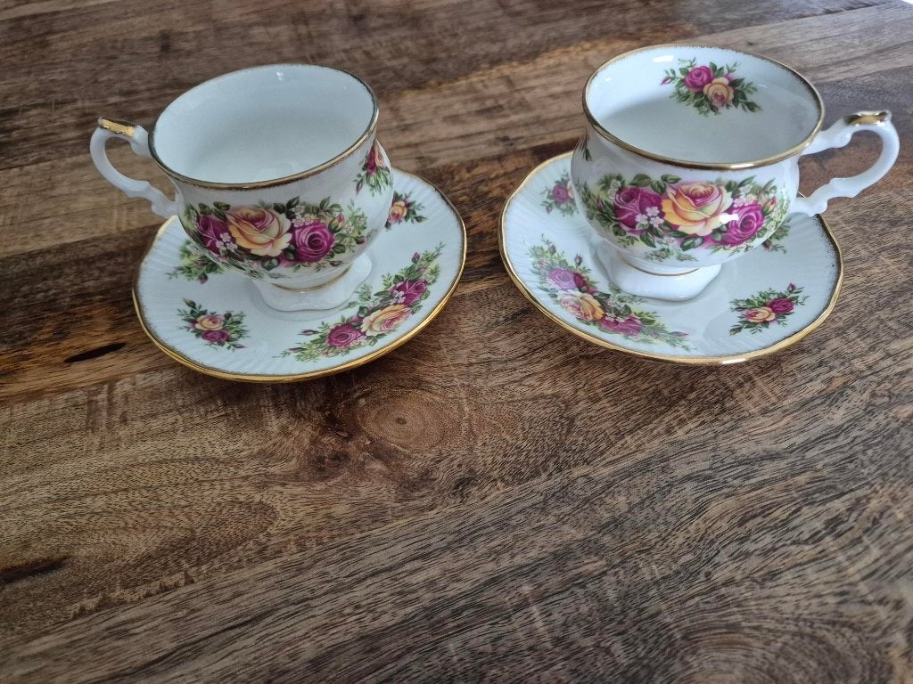 Vintage Engelse Kop en Schotel Set (2x) - Queen's Bone China, Verzamelen, Ophalen of Verzenden, Gebruikt, Porselein, Kop en/of schotel