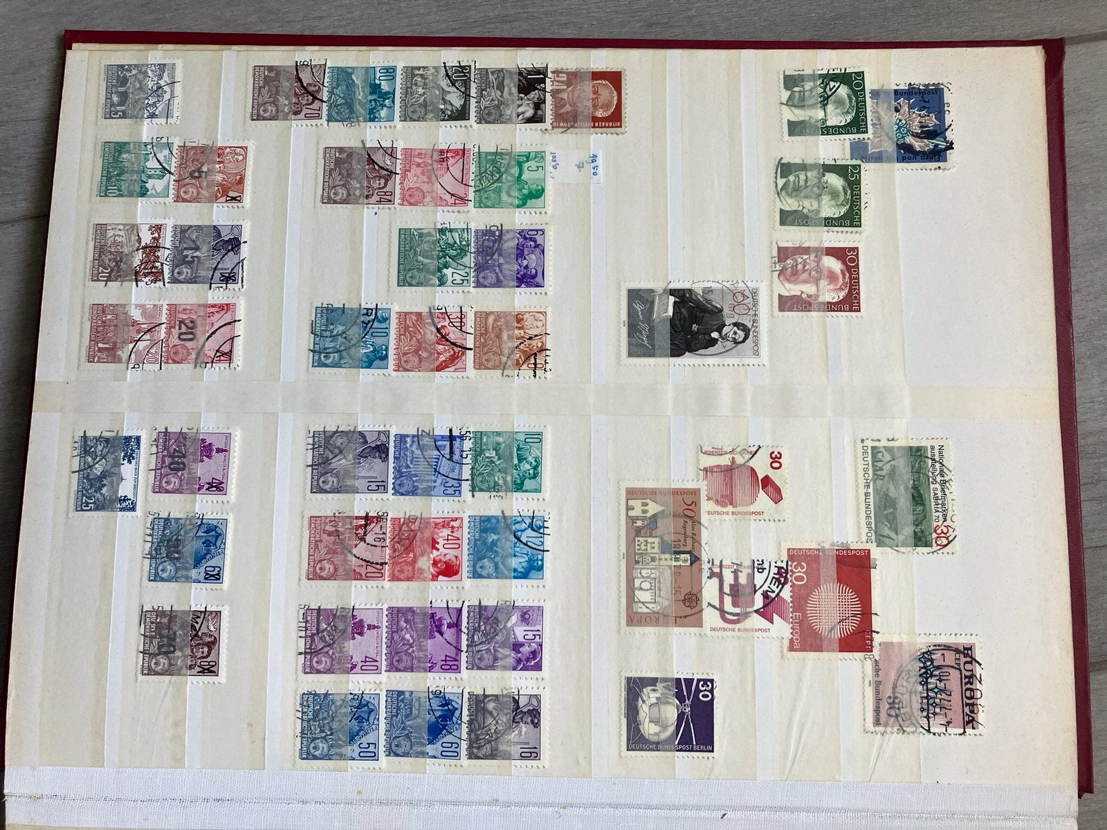 1960 postzegels in 4 albums, Ophalen, Nederland en Buitenland