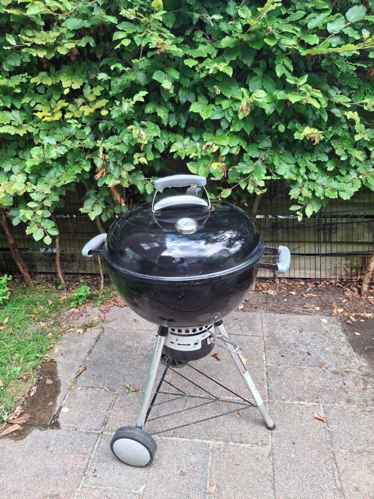Weber BBQ Master Touch + nieuwe gratis Napoleon grillrooster, Ophalen, Zo goed als nieuw, Weber