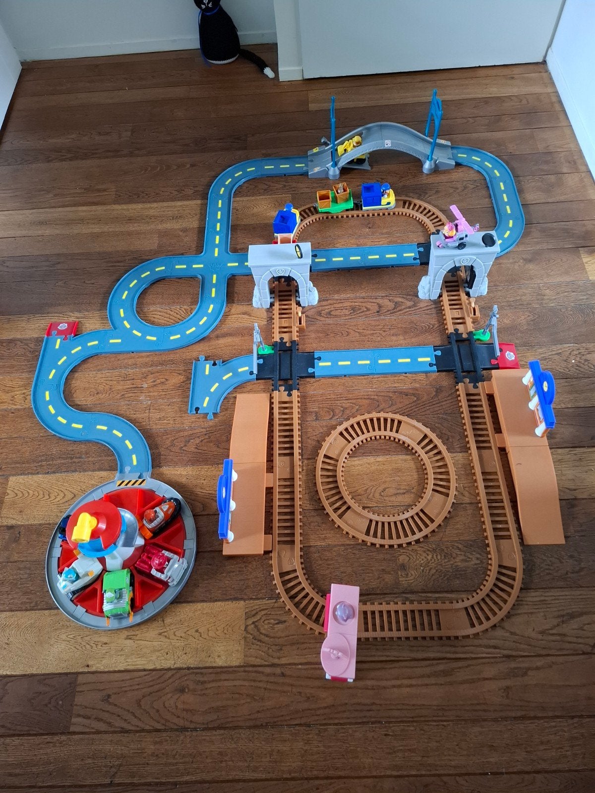 Paw patrol weg  en treinvaan, Kinderen en Baby's, Overige merken, Zelf te bouwen, Ophalen of Verzenden, Overige aandrijving