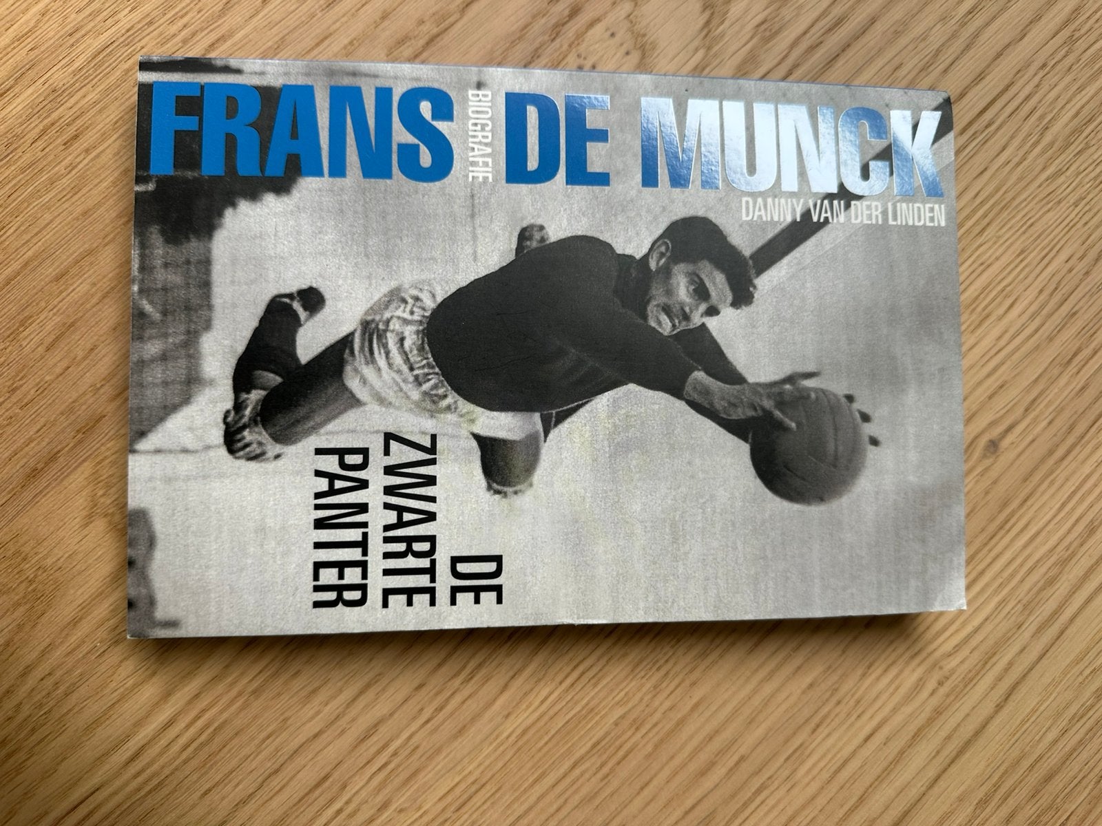 2 oude voetbalboeken, Ophalen of Verzenden, Zo goed als nieuw