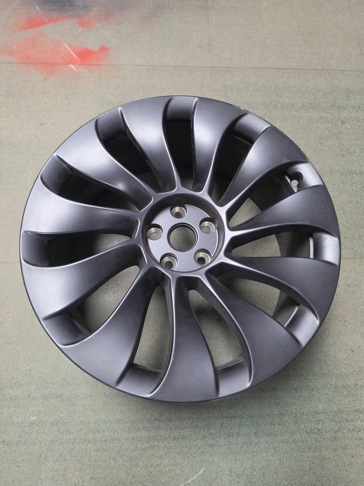 Tesla Model Y performance velg met schade., Gebruikt, Velg(en), 235 mm, 21 inch