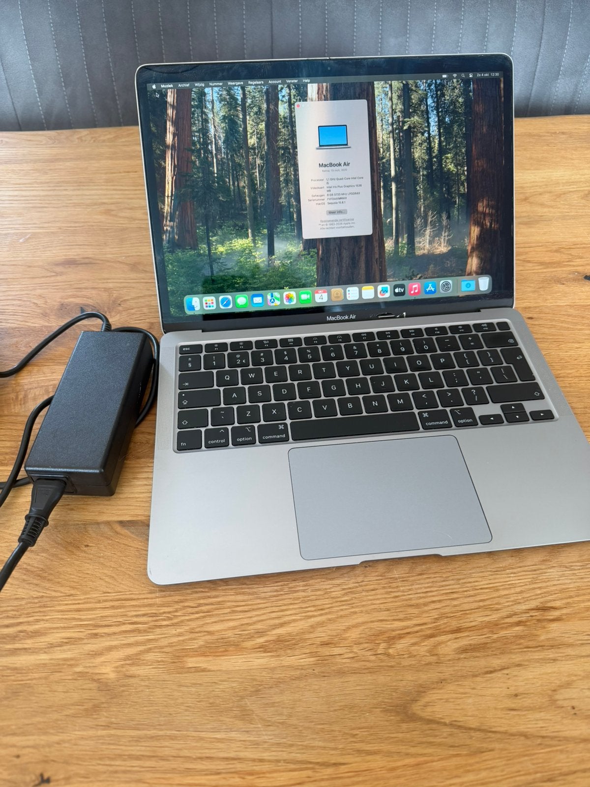 Macbook Air 13” 2020 i5, 256GB SSD, 8GB Ram