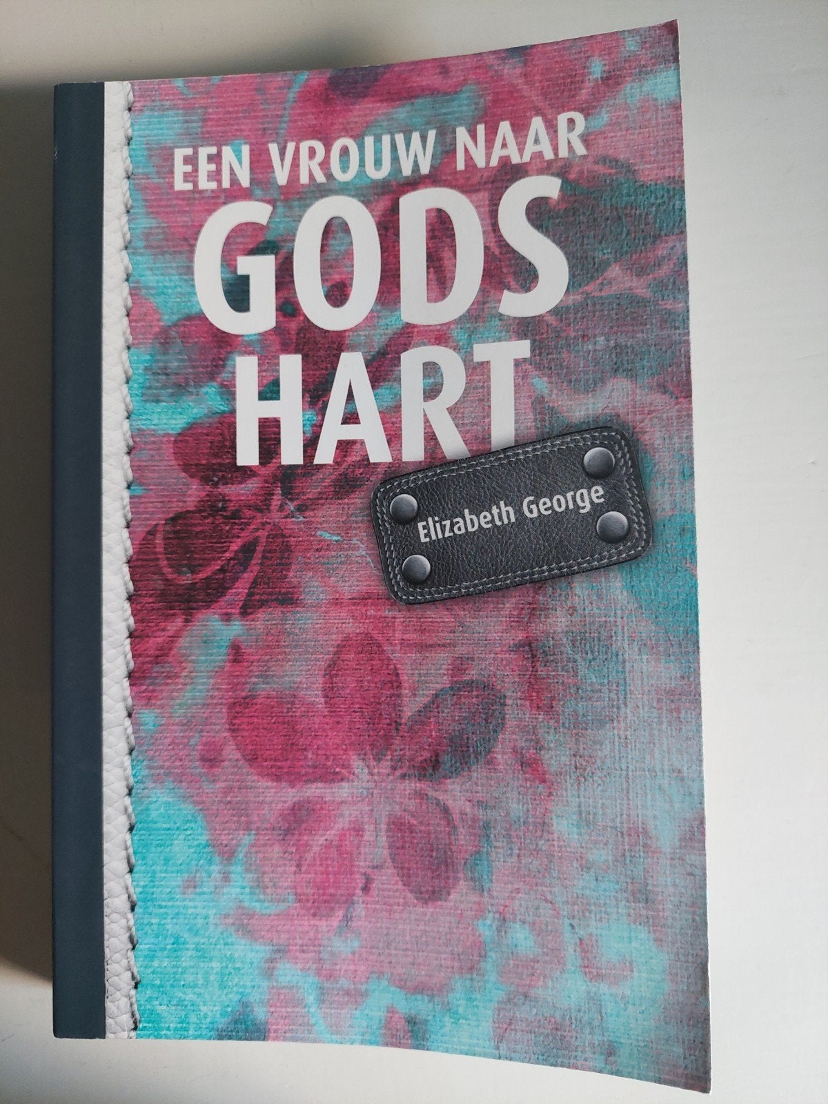 Een Vrouw naar Gods Hart - Elizabeth George, Ophalen of Verzenden, Zo goed als nieuw, Elizabeth George, Christendom | Protestants