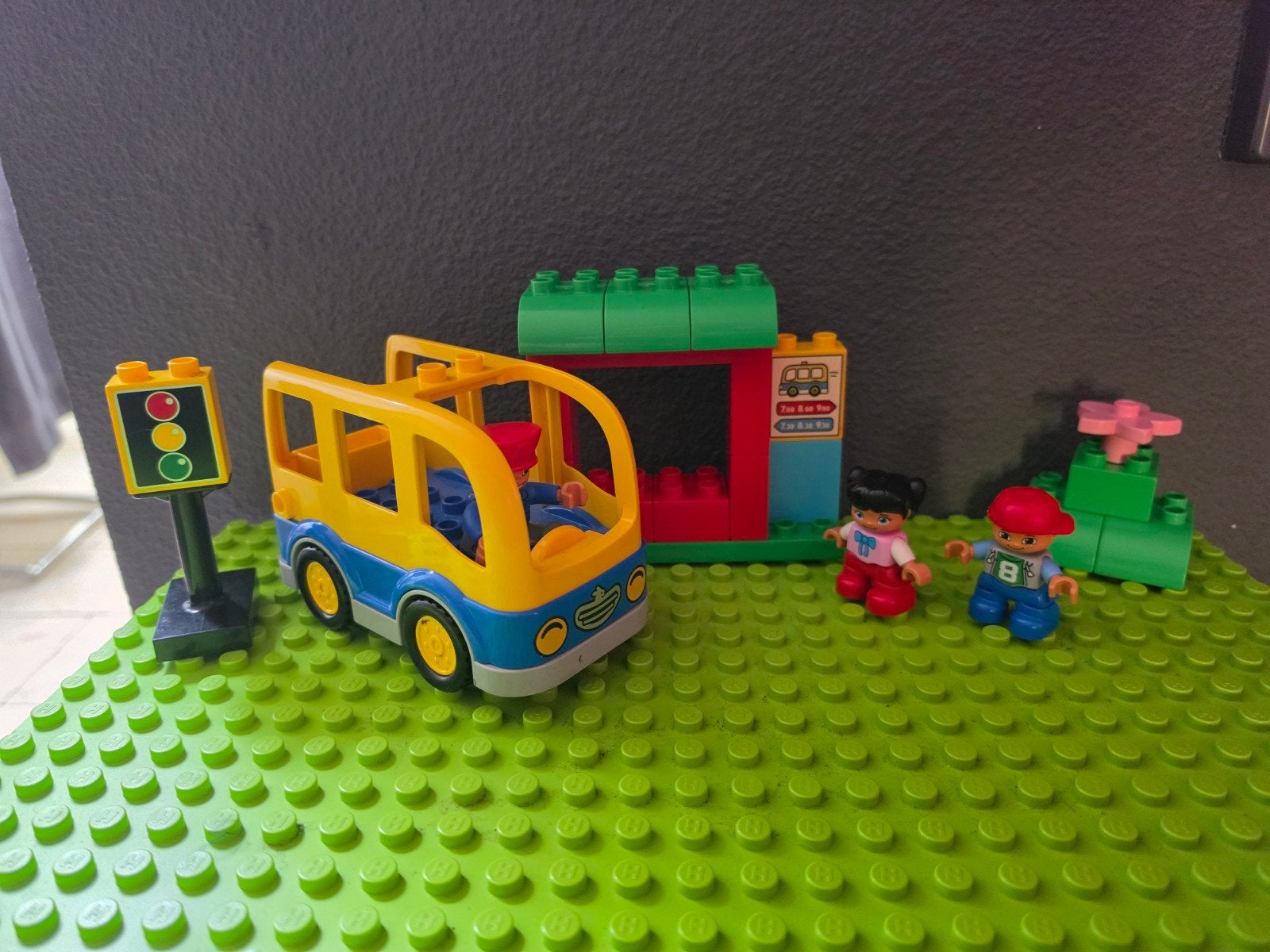 LEGO Duplo Schoolbus Set 10528 met figuren en bushalte, Ophalen of Verzenden, Zo goed als nieuw
