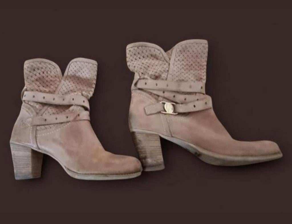 VERA GOMMA taupe enkellaarzen – maat 40✨️✨️, Kleding | Dames, Schoenen, Vera Gomma, Bruin, Lage of Enkellaarzen, Ophalen of Verzenden