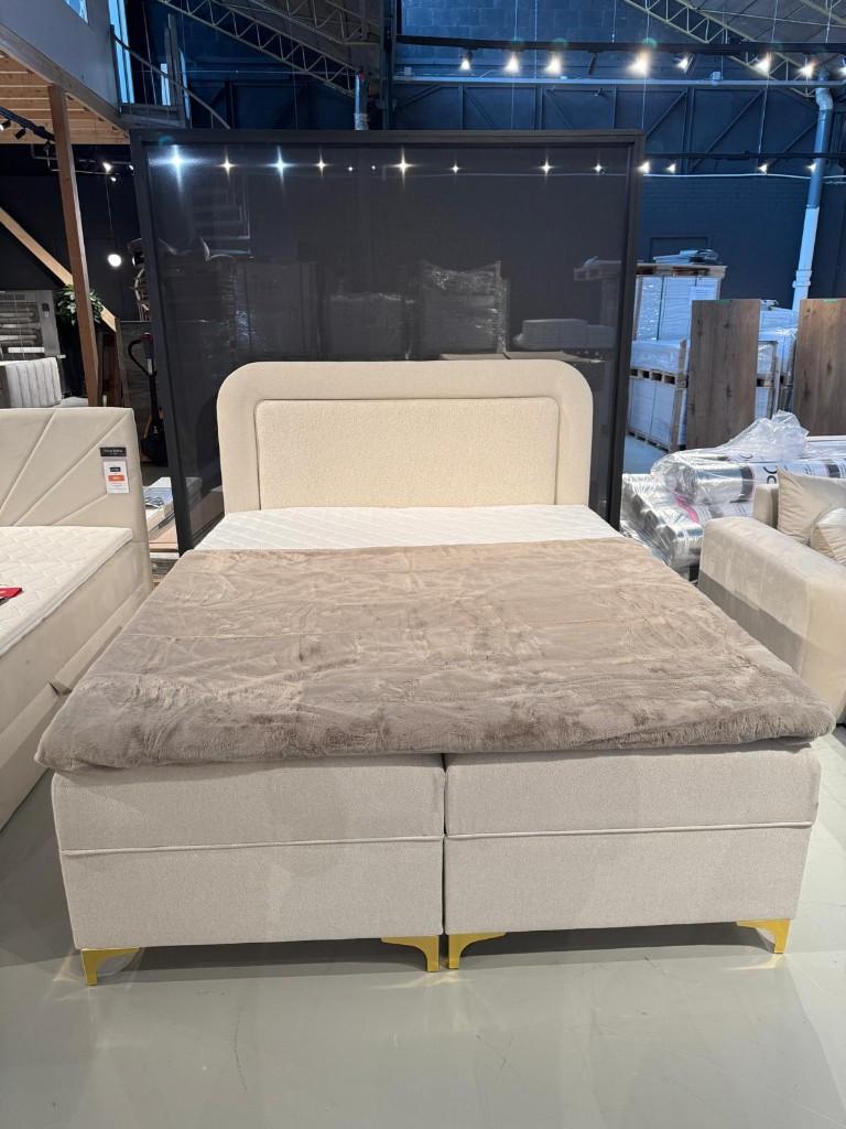 Foto 3 van Prachtige boucle boxspring opbergruimte | Showroom vianen