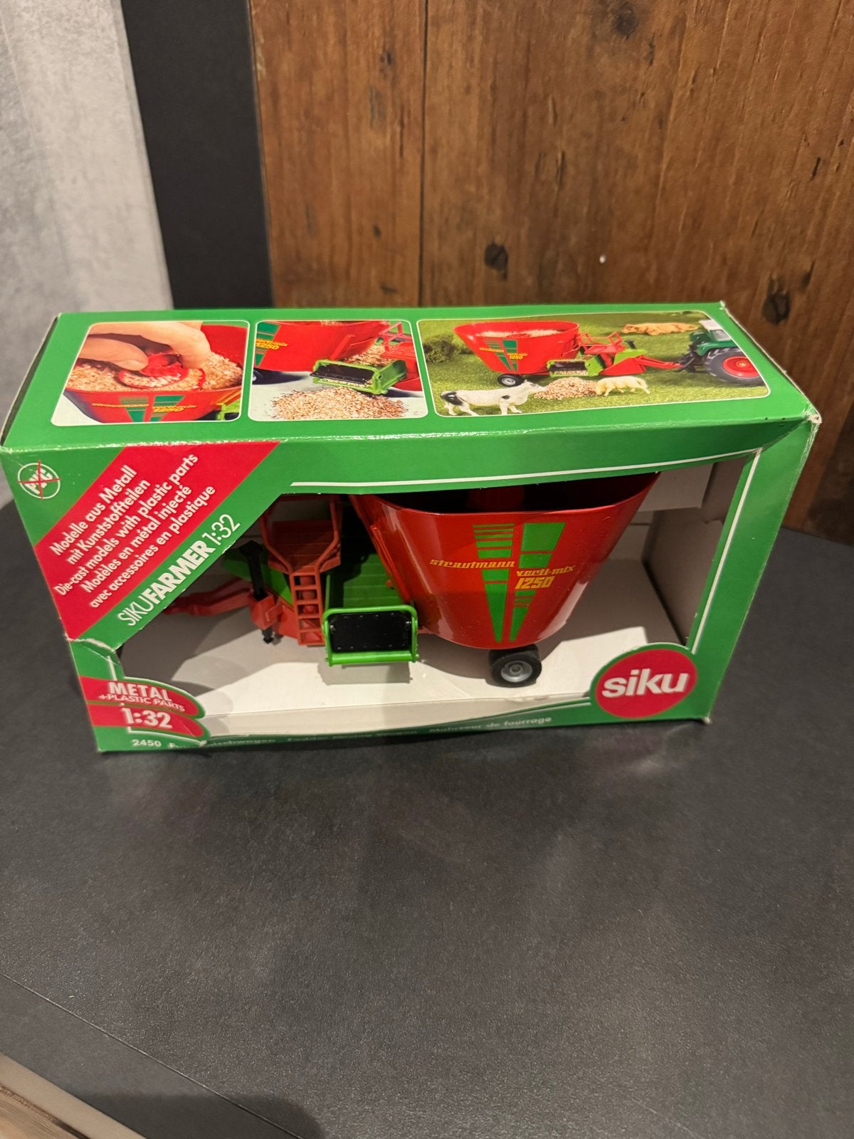 Siku Farmer 1:32 Strautmann Vecti mix 1250, Hobby en Vrije tijd, Ophalen of Verzenden, Zo goed als nieuw, Tractor of Landbouw