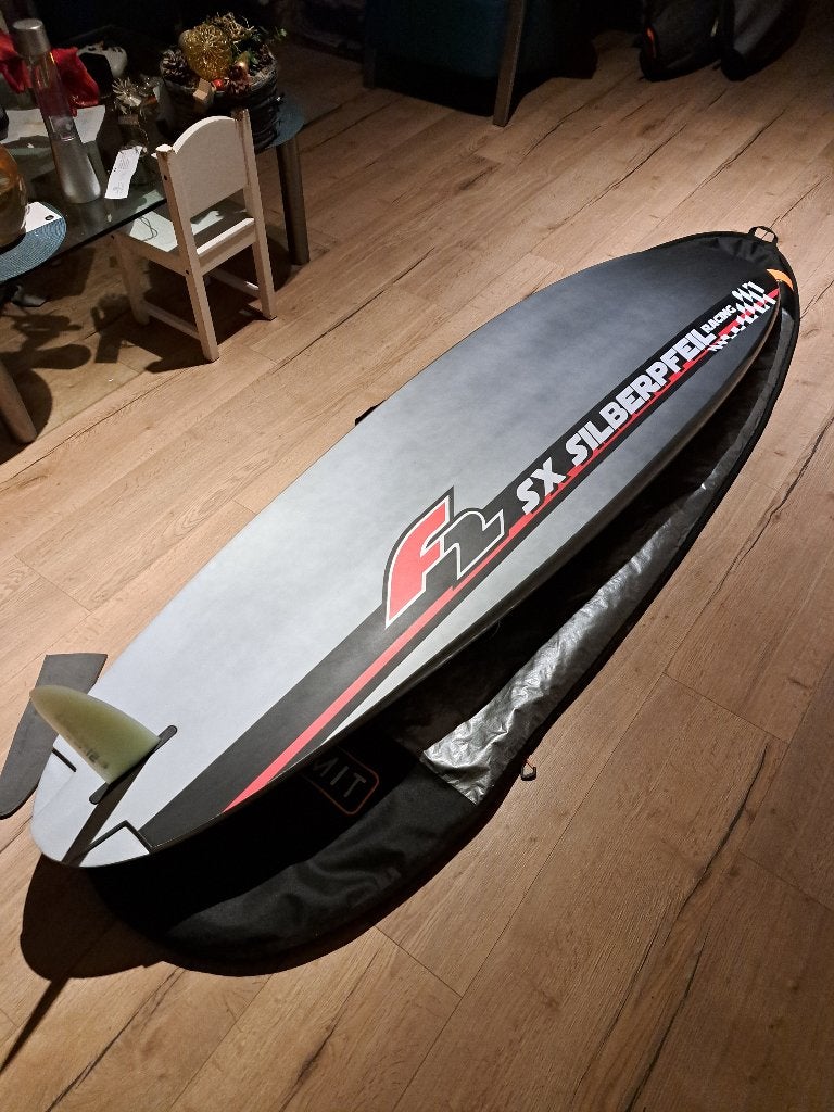 Diverse nieuwe full carbon boards Mistral, F2, Angulo, Watersport en Boten, Ophalen, Minder dan 250 cm, Nieuw, Plank