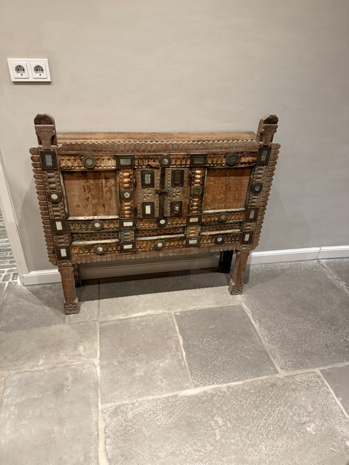 Bruidskist nepalese side table ibiza boho offerkist idiaanse, 100 tot 150 cm, Ophalen of Verzenden, Zo goed als nieuw, 25 tot 50 cm