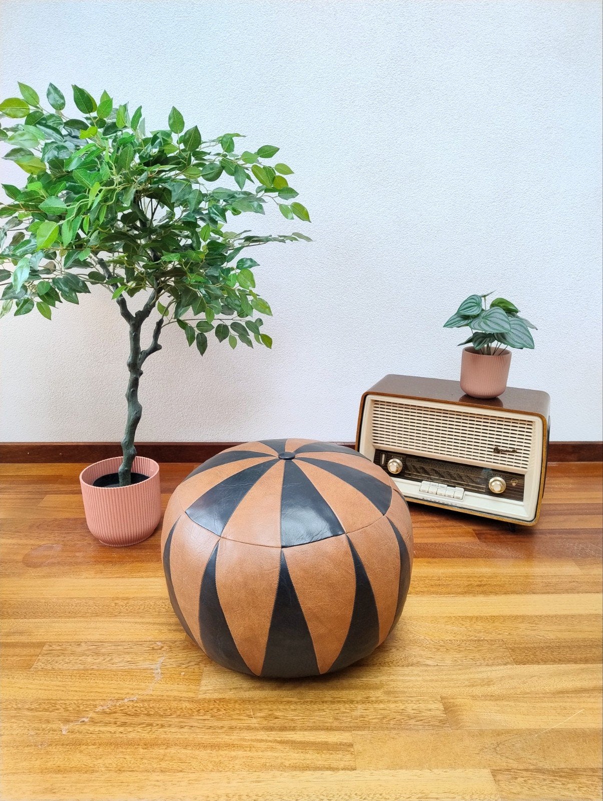 Vintage jaren 60/70 skai kunstlederen ronde poef, Ophalen, Minder dan 50 cm, Rond, Minder dan 50 cm