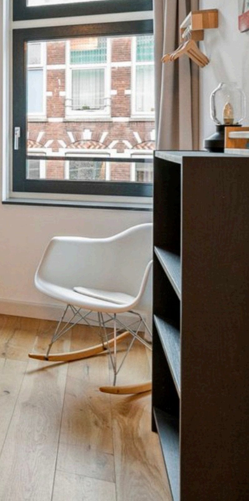 Replica Eames Schommelstoel Wit, Huis en Inrichting, Stoelen, Ophalen, Hout, Wit, Zo goed als nieuw