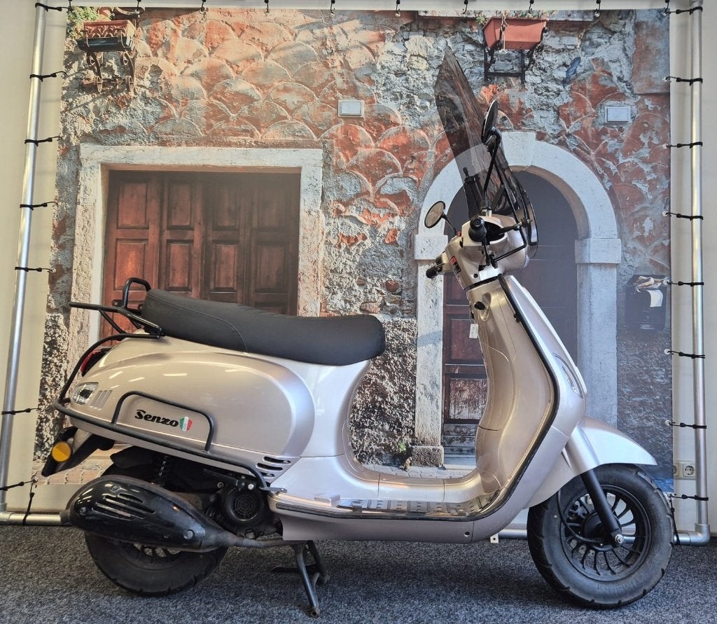 Senzo Rivalux - Bromscooter - 2024 - 5598KM, Info@recycle-ride.nl, Gebruikt, Marsdiepstraat 365, Benzine
