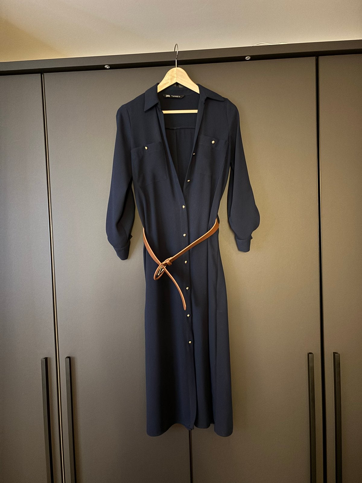 Zara donkerblauwe midi overhemdjurk met riem, Blauw, Ophalen of Verzenden, Zo goed als nieuw, Maat 34 (XS) of kleiner