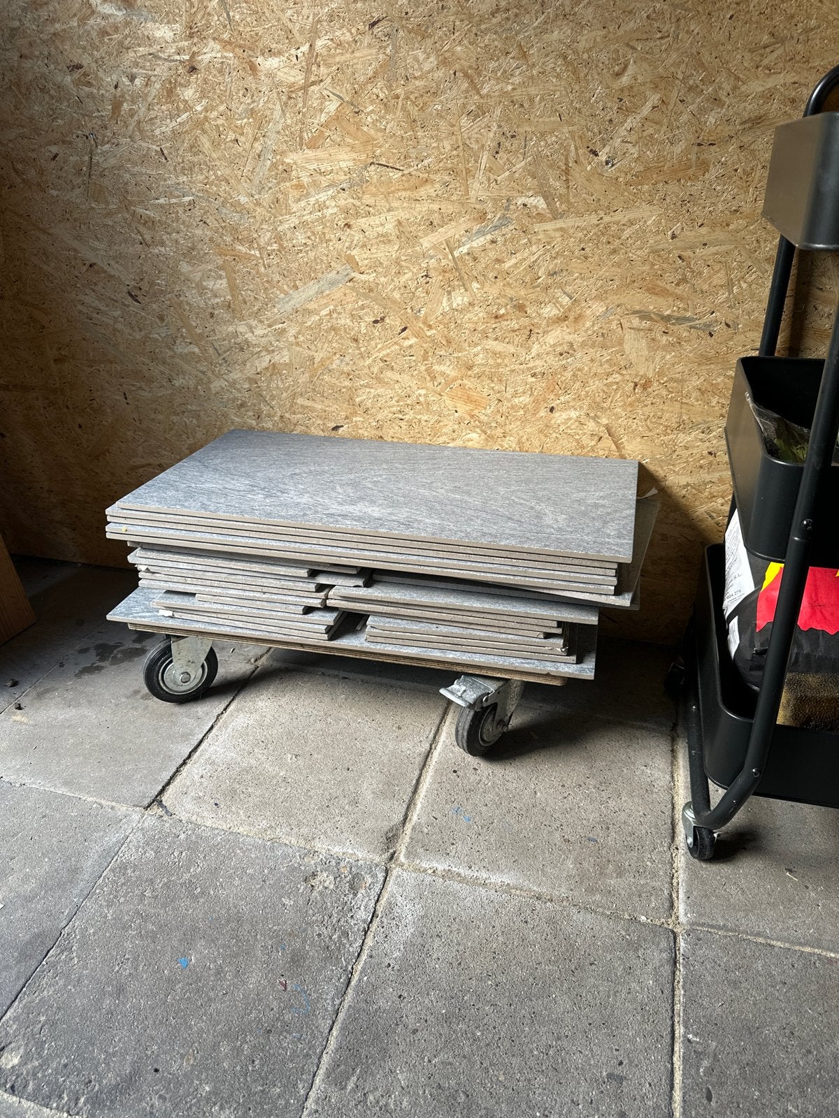 Grijze vloertegels - gratis af te halen, Ophalen, 60 cm of meer, Gebruikt, Keramiek